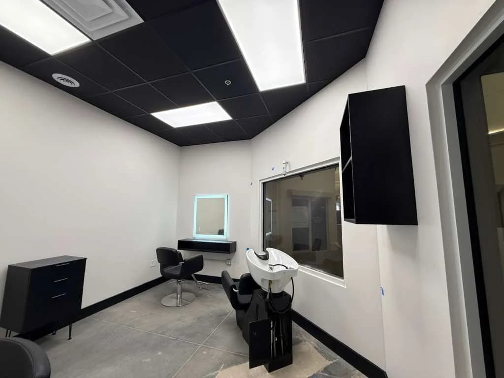 Single suite at MNA Salon Suites